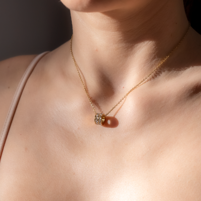 Colier din oțel inoxidabil, placat cu aur 18K, cu pandantiv din zirconiu cubic